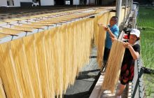 碧江区和平乡返乡夫妇创办挂面厂