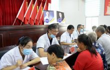 市人民医院联合苏州、省医专家开展义诊暨健康讲座活动