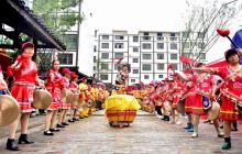 玉屏侗乡风情园“不散的乡场”正式开街啦