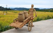 草编艺术惹人爱 丰收喜庆氛围浓