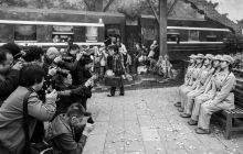 铜仁市老年摄影协会120名会员走进万山朱砂古镇采风