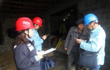 松桃供电局党员先锋队冬季走访服务用户