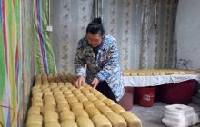 寨英古镇米豆腐成了必备年货
