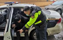 松桃交通执法人员热心帮助一乘客老人受赞