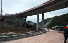 碧江区红岩立交大桥合龙