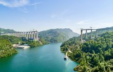 德余高速乌江特大桥引桥贯通