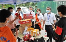 爱心企业慰问疫情防控卡点