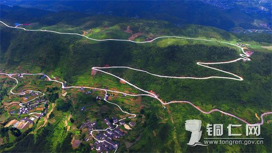 坚持“六个建在公路上” 当好“乡村振兴先行官”