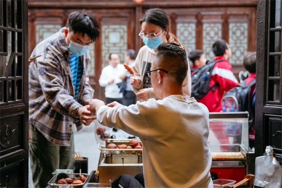 中南门 “油粑粑”：藏着“乡愁”的味道！