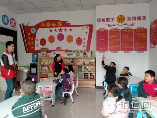 小朋友积极发言_调整大小