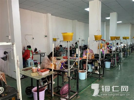 【新市民 追夢橋】社區(qū)就業(yè)有門路 掙錢顧家兩不誤