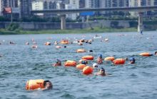 铜仁市游泳协会组队参加“思南7·16”畅游乌江活动