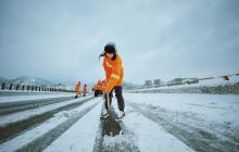 铜仁营运管理中心：梵净山东养护站-四季养护人