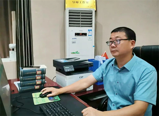 名師工作室丨皮坤乾：黨的創(chuàng)新理論的忠誠播撒者