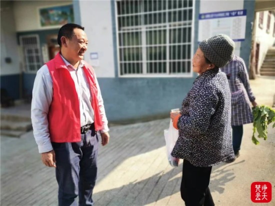 【见医见药见干部】石阡龙塘镇：一个个“红马甲”成为一道道风景线