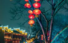 中南门历史文化旅游区一角节庆红灯秀