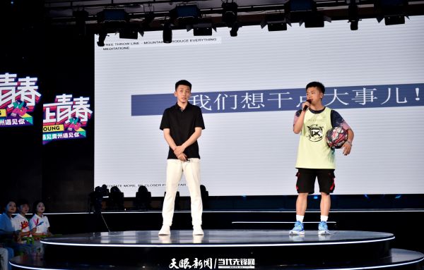 篮球达人石学念（右）与他的IP打造人岂萌（左）