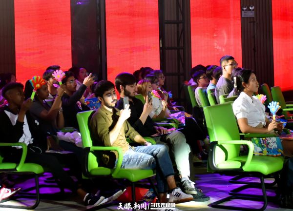 来自十余个国家的留学生参加讲演活动