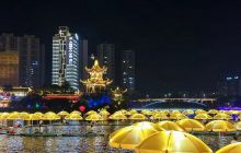 “船在火中舞  龙在火中飞”