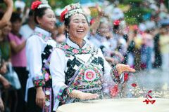 端午龙舟抖动碧江 梵山净水龙腾锦江