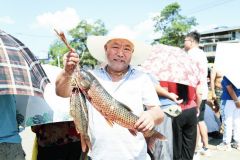 来碧江滑石乡抓鱼抓鸭子啦！