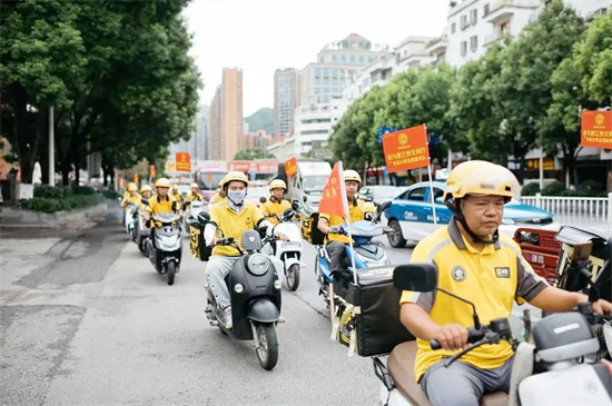 碧江區(qū)新就業(yè)群體——外賣員。