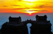 梵净山：霞光红云美若仙境