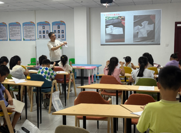 “社区免费带娃”解民忧 童心绽放乐无穷