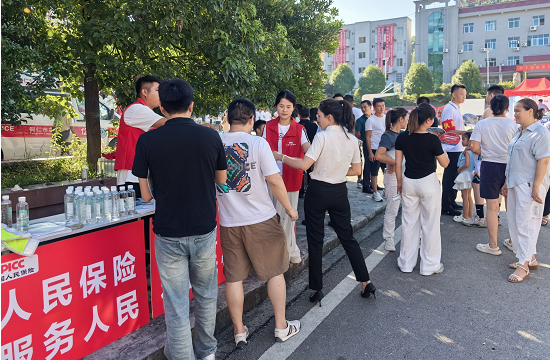 人保财险思南支公司：农险宣传进赛事