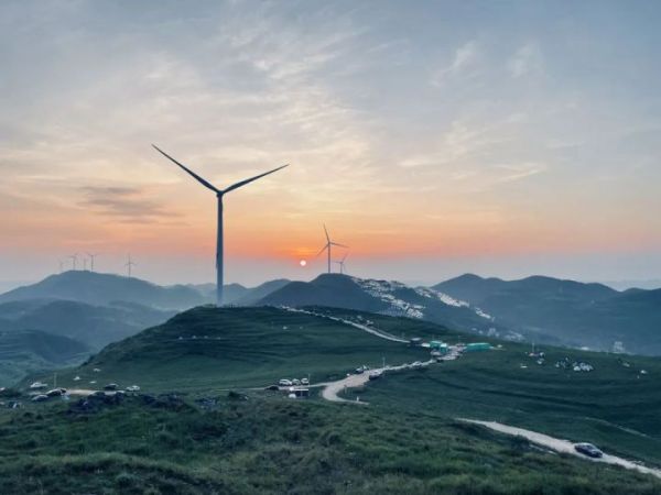 黔东草海：多元体验受青睐 露营观日客流旺