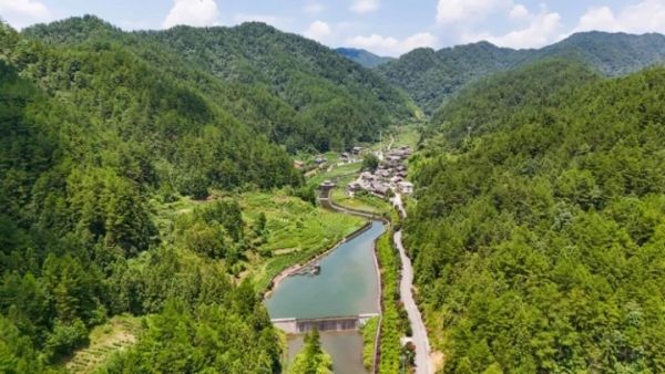 康养+民俗！梵净山下“躺平式”漫游清凉出圈