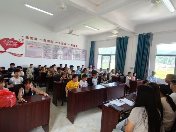 碧江瓦屋乡：暑期“村托班”护航快乐成长