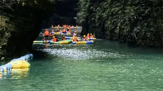 印江：水上游乐项目成夏日“顶流”