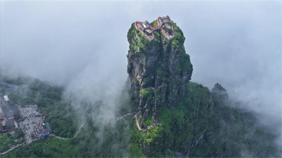 梵凈山迎來暑期“清涼游”旺季