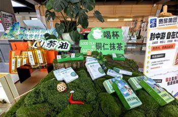 左手集章打卡←→右手发财拿铁！铜仁五显庙文旅街区文创店铺特色十足