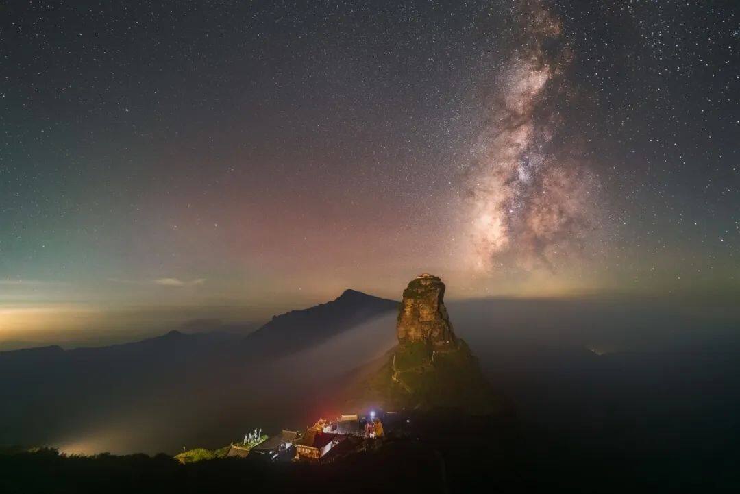 星空与心愿同框！梵净山英仙座流星雨引央视等20余家媒体直播