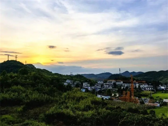 碧江龍?zhí)鳞辏阂粓?chǎng)煙火與商機(jī)的雙向奔赴