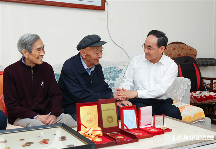 徐麟李炳军走访慰问抗战老战士老同志