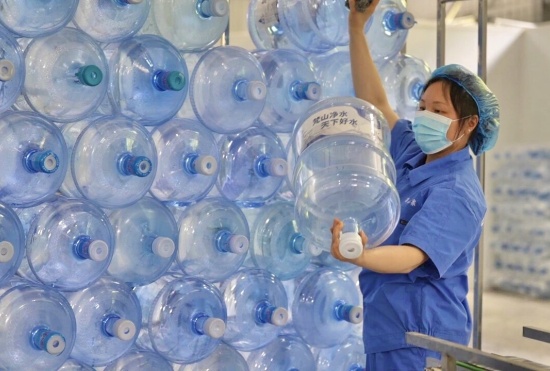 從閑置廠房到“致富引擎” 銅仁703個工坊激活鄉(xiāng)村活力