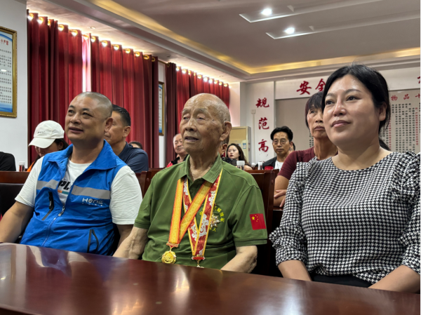 玉屏103岁抗战老兵姚源兴观看阅兵直播 见证祖国强大