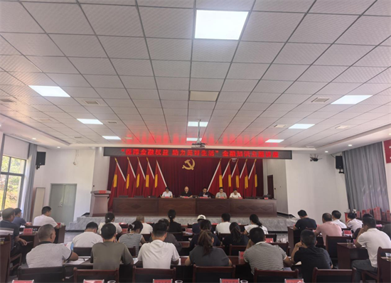 印江：合力宣教金融知识 筑牢消费者权益“防护墙”