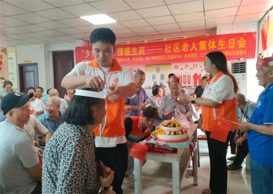 梵瑞社区留守老人集体过生日