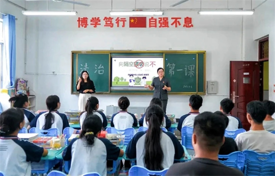 法官变“老师” 铜仁开学季邀学生家长共学法