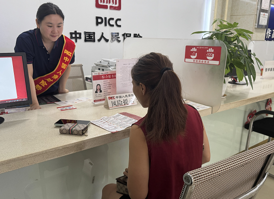 人保财险碧江支公司：一线窗口“前哨”服务暖人心 金融宣传周活动走深走实