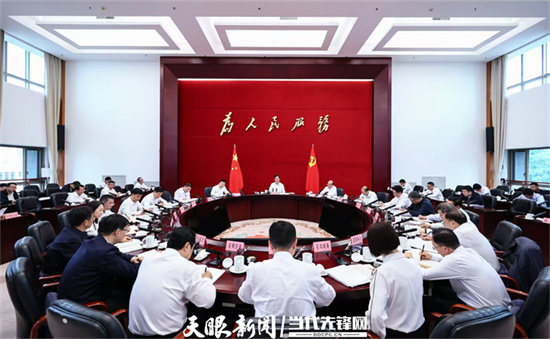 李炳军主持召开省政府专题会议