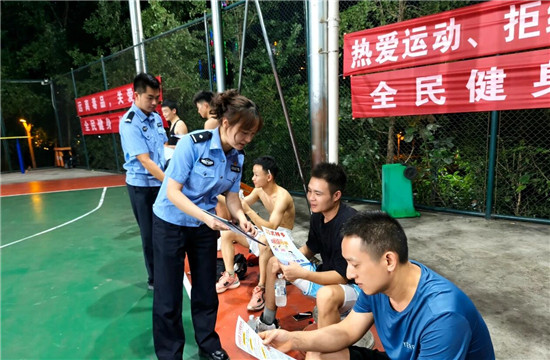 一线传真 | 周五，凉水井派出所“反诈夜市”出摊儿～