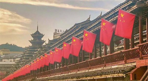 玉屏飘起“中国红”，氛围感拉满！