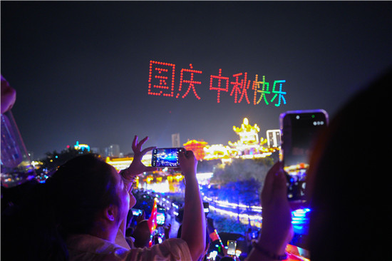 组图|2025年铜仁市“三江月圆·家国同梦”中秋诗会精彩上演