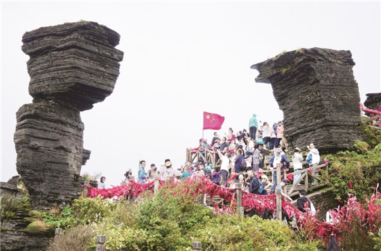 “温泉+山地”催热铜仁假期旅游 