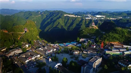 萬山：礦坑變景區(qū)  青山變金山
